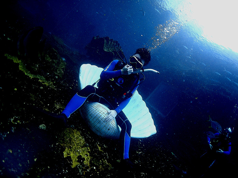 如何控制中性浮力？