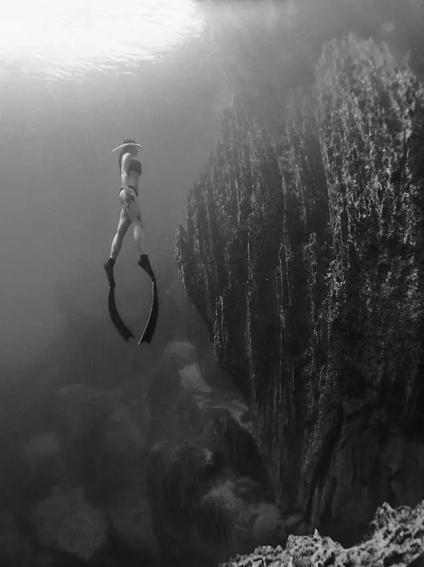 潛水拍照新姿勢，放下你的剪刀手，我們來這樣拍