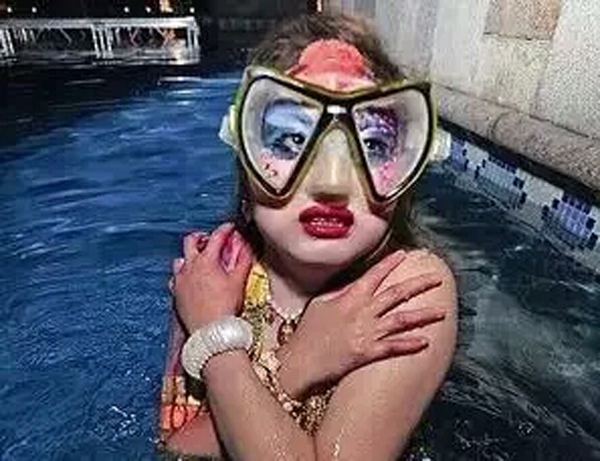 潛水拍照新姿勢，放下你的剪刀手，我們來這樣拍