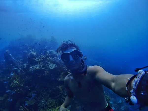 潛水拍照新姿勢，放下你的剪刀手，我們來這樣拍